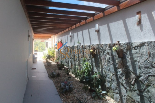 Imagem Casa com 4 Quartos à Venda, 651 m² em Córrego Grande - Florianópolis Imagem Casa com 4 Quartos à Venda, 651 m² em Córrego Grande - Florianópolis