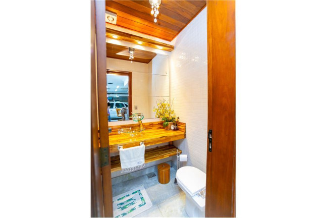 Imagem Casa com 4 Quartos à Venda, 400 m² em Jardim Planalto - Porto Alegre Imagem Casa com 4 Quartos à Venda, 400 m² em Jardim Planalto - Porto Alegre