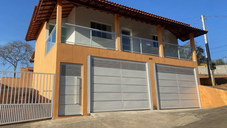 Imagem Casa com 3 Quartos à Venda, 300 m² em Centro - Extrema Imagem Casa com 3 Quartos à Venda, 300 m² em Centro - Extrema