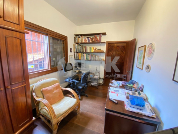 Imagem Casa com 3 Quartos à Venda, 261 m² em Ipanema - Porto Alegre Imagem Casa com 3 Quartos à Venda, 261 m² em Ipanema - Porto Alegre