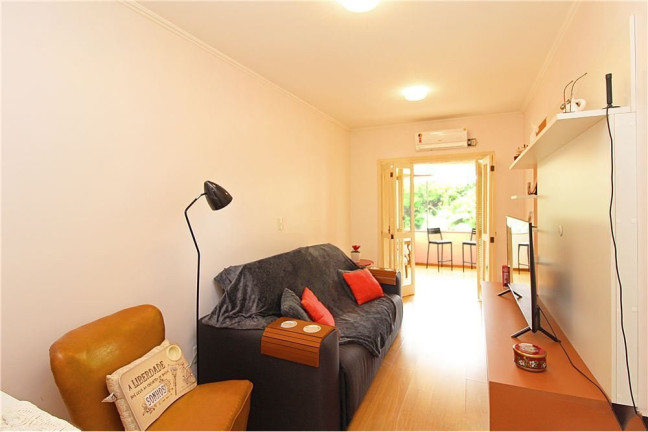Imagem Casa com 3 Quartos à Venda, 198 m² em Medianeira - Porto Alegre