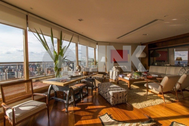 Imagem Imóvel com 5 Quartos à Venda, 757 m² em Bela Vista - Porto Alegre Imagem Imóvel com 5 Quartos à Venda, 757 m² em Bela Vista - Porto Alegre