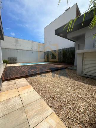 Imagem Casa com 3 Quartos à Venda, 243 m² em Centro - Camboriú