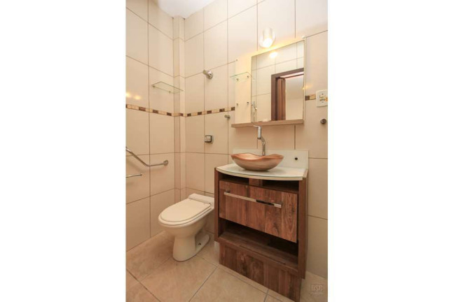 Imagem Imóvel com 1 Quarto à Venda, 28 m² em Petrópolis - Porto Alegre Imagem Imóvel com 1 Quarto à Venda, 28 m² em Petrópolis - Porto Alegre