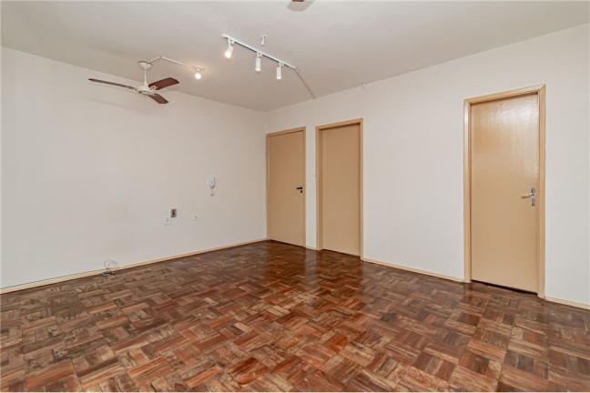 Imagem Imóvel com 1 Quarto à Venda,  em Passo Da Areia - Porto Alegre