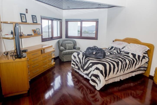 Imagem Casa com 4 Quartos à Venda, 385 m² em Centro - Florianópolis Imagem Casa com 4 Quartos à Venda, 385 m² em Centro - Florianópolis