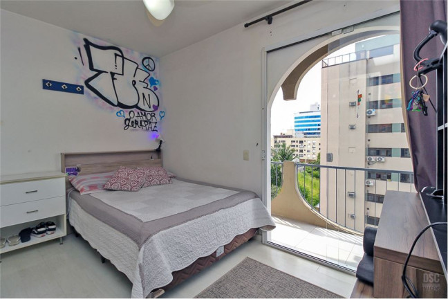 Imagem Imóvel com 4 Quartos à Venda, em Higienópolis - Porto Alegre Imagem Imóvel com 4 Quartos à Venda, em Higienópolis - Porto Alegre