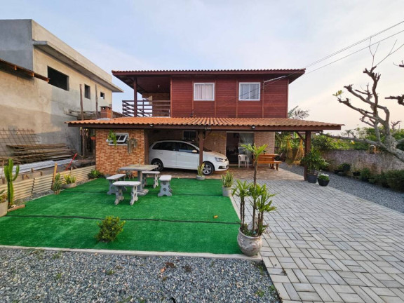 Imagem Casa com 6 Quartos à Venda, 160 m² em Centro - Balneário Barra Do Sul Imagem Casa com 6 Quartos à Venda, 160 m² em Centro - Balneário Barra Do Sul