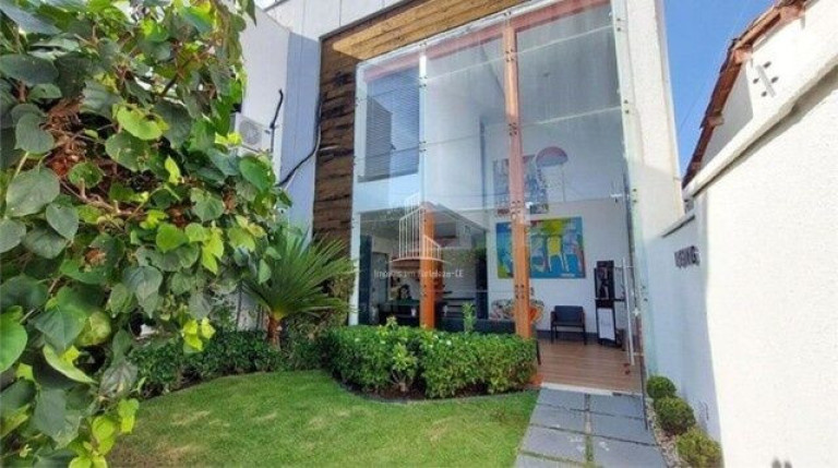 Casa com 5 Quartos à Venda, 260 m² em Edson Queiroz - Fortaleza