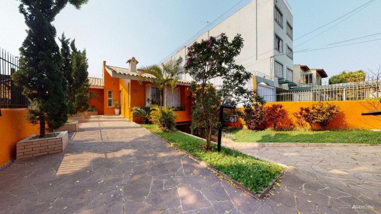 Imagem Imóvel com 3 Quartos à Venda, 244 m² em Glória - Porto Alegre Imagem Imóvel com 3 Quartos à Venda, 244 m² em Glória - Porto Alegre