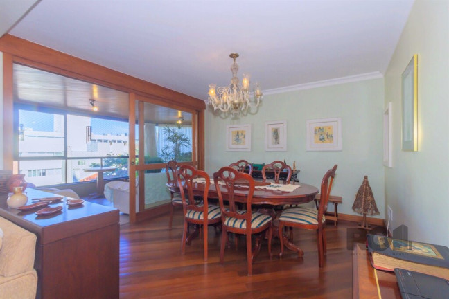 Imagem Imóvel com 3 Quartos à Venda, em Auxiliadora - Porto Alegre Imagem Imóvel com 3 Quartos à Venda, em Auxiliadora - Porto Alegre