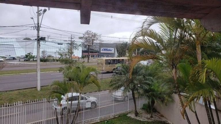 Imagem Casa com 3 Quartos à Venda, 232 m² em Uberaba - Curitiba