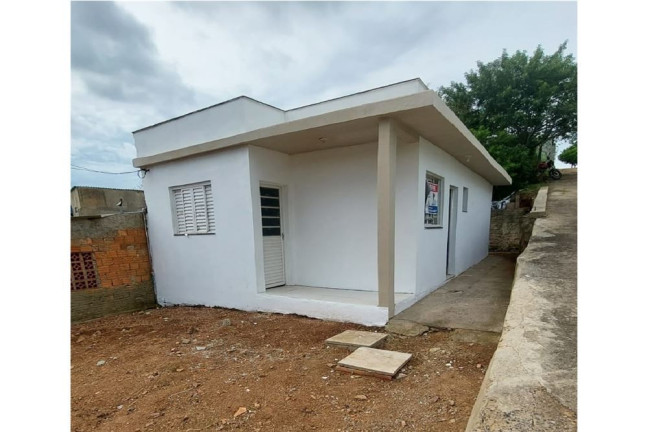 Casa com 2 Quartos à Venda,  em Mario Quintana - Porto Alegre