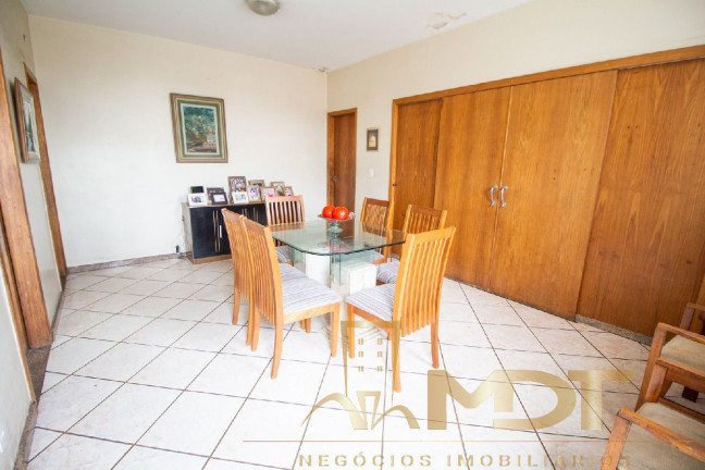 Casa com 4 Quartos à Venda, 250 m² em Planalto - Belo Horizonte