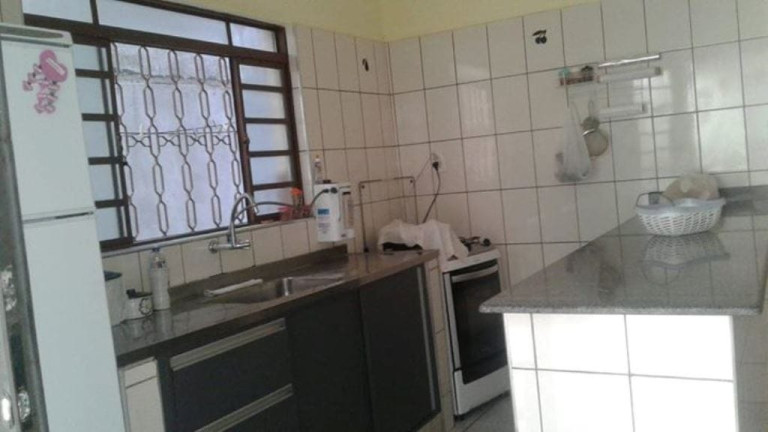 Imagem Casa com 3 Quartos à Venda, 120 m² em Conjunto Residencial Araretama - Pindamonhangaba Imagem Casa com 3 Quartos à Venda, 120 m² em Conjunto Residencial Araretama - Pindamonhangaba