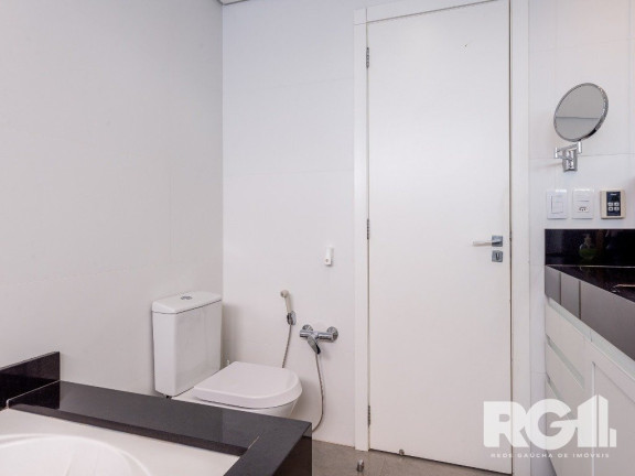 Imagem Casa com 3 Quartos à Venda, 400 m² em Três Figueiras - Porto Alegre Imagem Casa com 3 Quartos à Venda, 400 m² em Três Figueiras - Porto Alegre