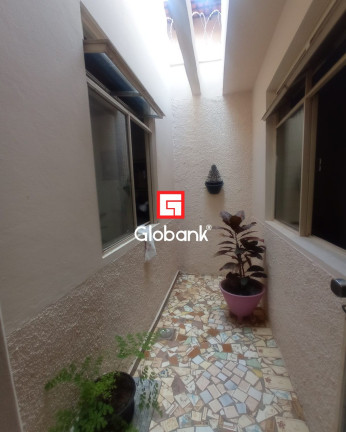 Imagem Casa com 3 Quartos à Venda, 300 m² em Sagrada Familia - Montes Claros Imagem Casa com 3 Quartos à Venda, 300 m² em Sagrada Familia - Montes Claros