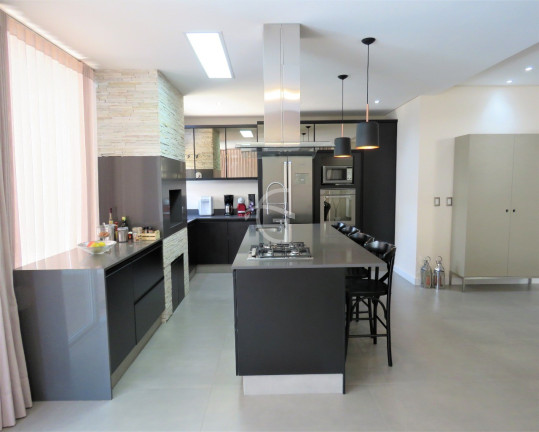 Imagem Casa com 3 Quartos à Venda, 300 m² em Anita Garibaldi - Joinville Imagem Casa com 3 Quartos à Venda, 300 m² em Anita Garibaldi - Joinville