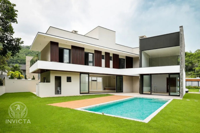 Casa com 4 Quartos à Venda, 100 m² em Ariribá - Balneário Camboriú