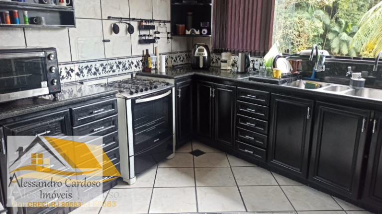 Imagem Casa com 5 Quartos à Venda, 350 m² em Centro - Nova Friburgo Imagem Casa com 5 Quartos à Venda, 350 m² em Centro - Nova Friburgo