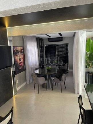 Imagem Cobertura com 4 Quartos à Venda, 228 m² em Meia Praia - Itapema