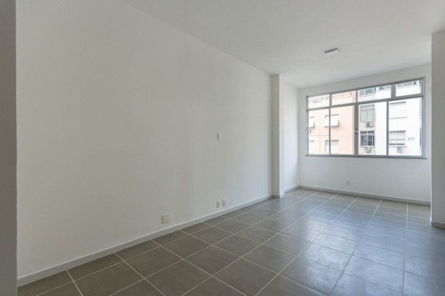 Imagem Imóvel com 1 Quarto à Venda, 30 m² em Copacabana - Rio De Janeiro Imagem Imóvel com 1 Quarto à Venda, 30 m² em Copacabana - Rio De Janeiro
