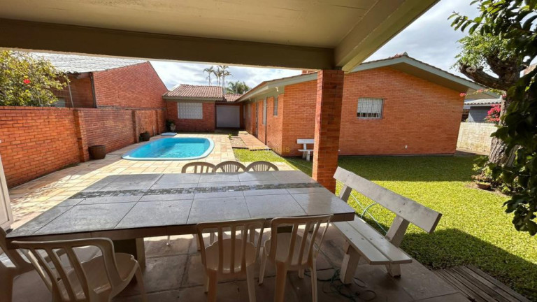 Imagem Casa com 5 Quartos à Venda, 318 m² em Atlântida - Xangri-lá Imagem Casa com 5 Quartos à Venda, 318 m² em Atlântida - Xangri-lá
