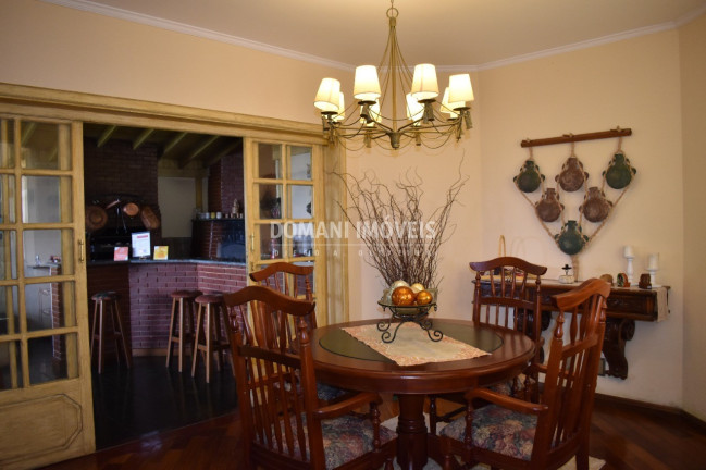 Imagem Casa com 4 Quartos à Venda, 226 m² em Região Do Alto Do Capivari - Campos Do Jordão Imagem Casa com 4 Quartos à Venda, 226 m² em Região Do Alto Do Capivari - Campos Do Jordão
