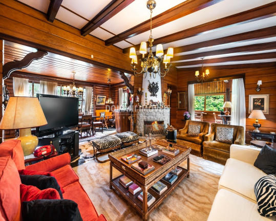 Imagem Casa com 4 Quartos à Venda, 722 m² em Região Do Jardim Do Embaixador - Campos Do Jordão Imagem Casa com 4 Quartos à Venda, 722 m² em Região Do Jardim Do Embaixador - Campos Do Jordão