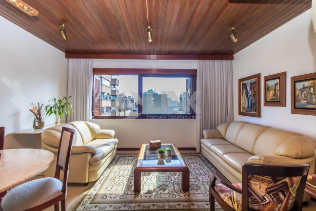 Imagem Imóvel com 3 Quartos à Venda, 225 m² em Auxiliadora - Porto Alegre Imagem Imóvel com 3 Quartos à Venda, 225 m² em Auxiliadora - Porto Alegre