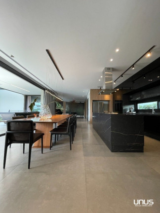 Imagem Casa com 4 Quartos à Venda, 1.400 m² em Jurerê Internacional - Florianópolis Imagem Casa com 4 Quartos à Venda, 1.400 m² em Jurerê Internacional - Florianópolis