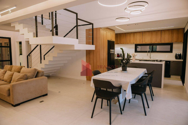 Imagem Casa com 3 Quartos à Venda, 309 m² em Dom Bosco - Itajaí Imagem Casa com 3 Quartos à Venda, 309 m² em Dom Bosco - Itajaí