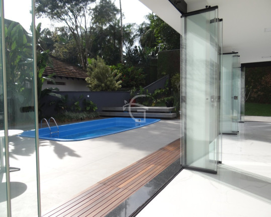 Imagem Casa com 4 Quartos à Venda, 500 m² em Glória - Joinville