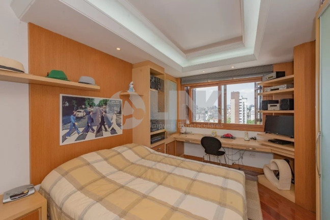 Imagem Apartamento com 3 Quartos à Venda, 201 m² em Moinhos De Vento - Porto Alegre Imagem Apartamento com 3 Quartos à Venda, 201 m² em Moinhos De Vento - Porto Alegre