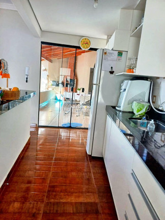 Imagem Casa com 3 Quartos à Venda, 250 m² Imagem Casa com 3 Quartos à Venda, 250 m²