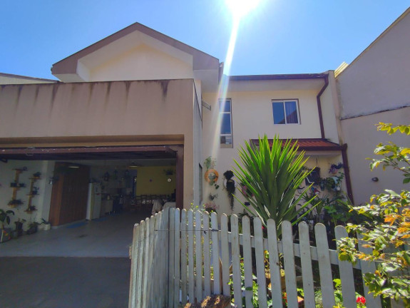 Imagem Casa com 4 Quartos à Venda, 235 m² em Portão - Curitiba Imagem Casa com 4 Quartos à Venda, 235 m² em Portão - Curitiba