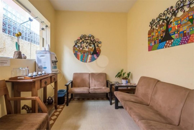 Imagem Casa com 6 Quartos à Venda, 202 m²