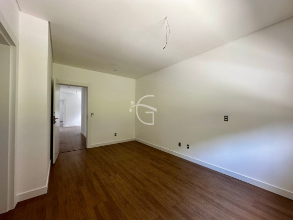 Imagem Sobrado com 4 Quartos à Venda, 327 m² em América - Joinville