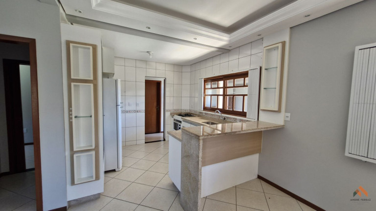 Imagem Casa com 3 Quartos à Venda, 240 m²