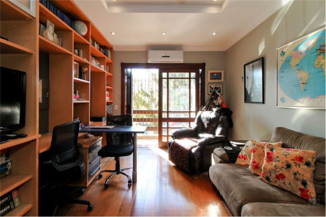 Imagem Casa com 3 Quartos à Venda, em São João - Porto Alegre Imagem Casa com 3 Quartos à Venda, em São João - Porto Alegre
