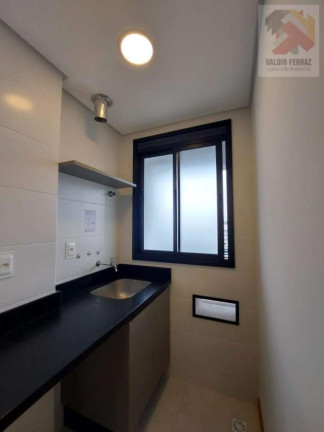 Imagem Apartamento com 2 Quartos para Alugar, 61 m² em Coqueiros - Florianópolis