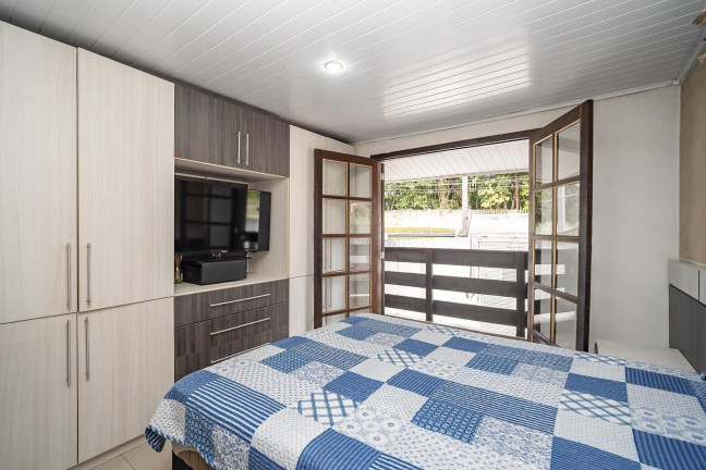 Imagem Casa com 3 Quartos à Venda, 179 m² em Santa Cândida - Curitiba Imagem Casa com 3 Quartos à Venda, 179 m² em Santa Cândida - Curitiba