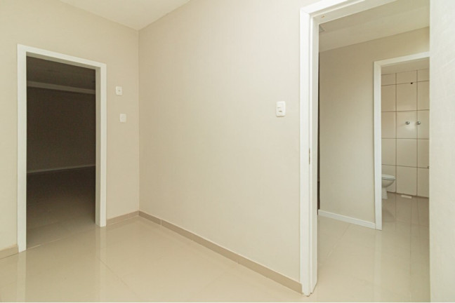 Imagem Imóvel com 3 Quartos à Venda, 147 m² em Moinhos De Vento - Porto Alegre Imagem Imóvel com 3 Quartos à Venda, 147 m² em Moinhos De Vento - Porto Alegre