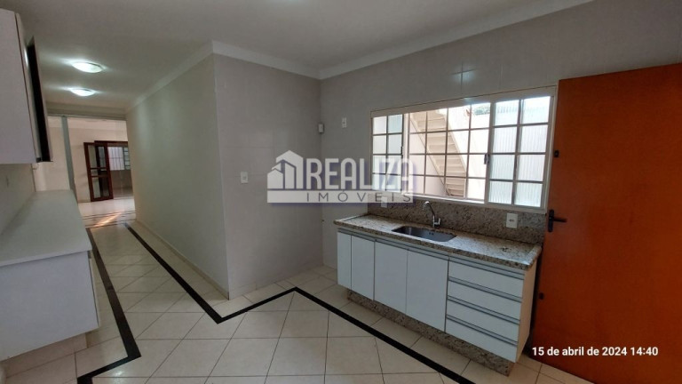 Imagem Sobrado com 4 Quartos para Alugar, 300 m² em Jardim Induberaba - Uberaba Imagem Sobrado com 4 Quartos para Alugar, 300 m² em Jardim Induberaba - Uberaba