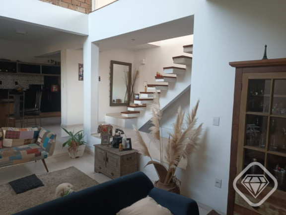 Imagem Casa com 3 Quartos à Venda, em Ipanema - Porto Alegre Imagem Casa com 3 Quartos à Venda, em Ipanema - Porto Alegre