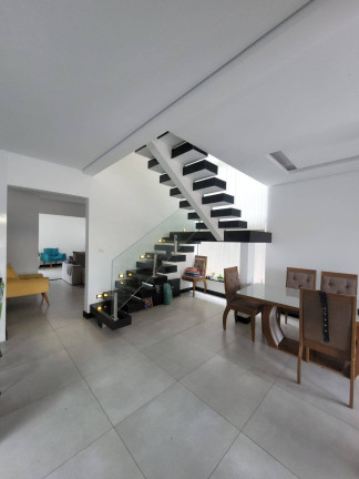 Imagem Casa com 3 Quartos à Venda, 400 m² em Solemar - Praia Grande Imagem Casa com 3 Quartos à Venda, 400 m² em Solemar - Praia Grande