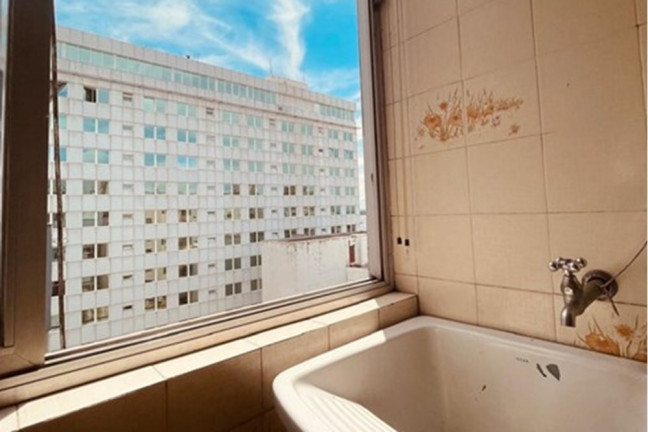 Imagem Imóvel com 1 Quarto à Venda, 28 m² em Centro Histórico - Porto Alegre Imagem Imóvel com 1 Quarto à Venda, 28 m² em Centro Histórico - Porto Alegre