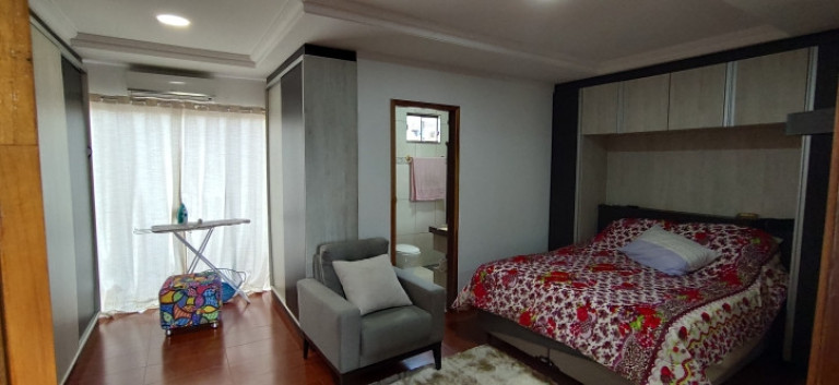 Imagem Sobrado com 4 Quartos à Venda, 218 m² em Pioneiros Catarinenses - Cascavel