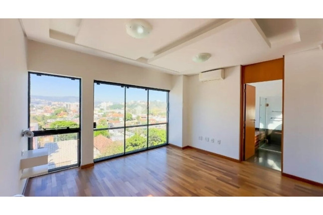 Imagem Casa com 2 Quartos à Venda, 318 m² em Medianeira - Porto Alegre Imagem Casa com 2 Quartos à Venda, 318 m² em Medianeira - Porto Alegre