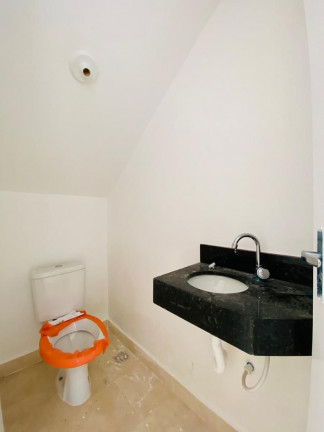 Imagem Sobrado com 2 Quartos à Venda, 57 m² em Maracanã - Praia Grande Imagem Sobrado com 2 Quartos à Venda, 57 m² em Maracanã - Praia Grande